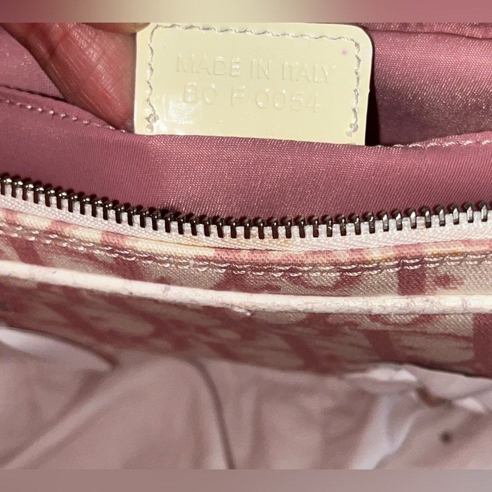 Dior By John Galliano 🎀💕✨ 👧
RARE ‼️
CHRISTIAN DIOR
Monogram Girly Pochette Pink - Picture 5 of 16
